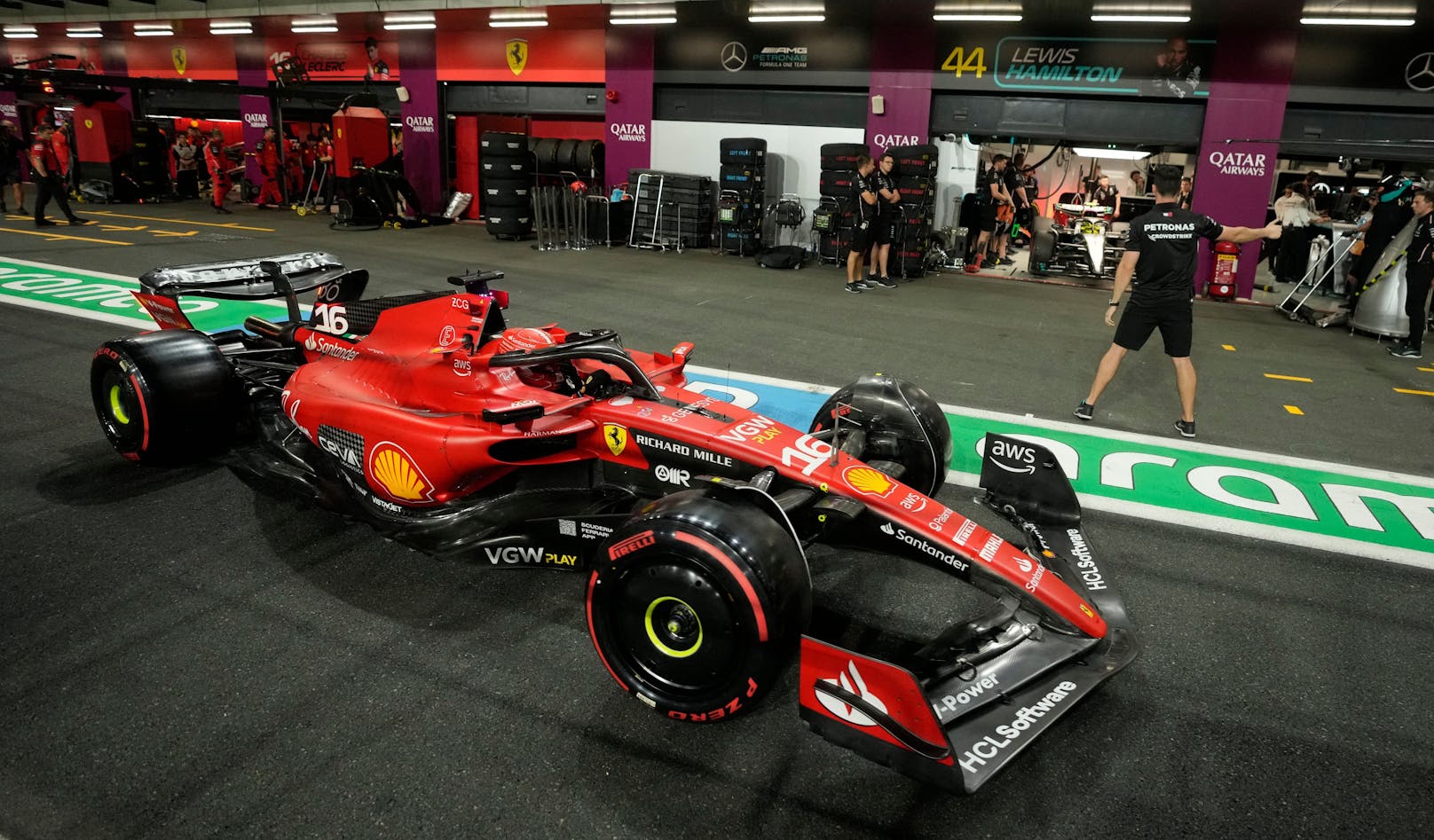 Ferrari wird sein Konzept für die Seitenkästen komplett überarbeiten. 