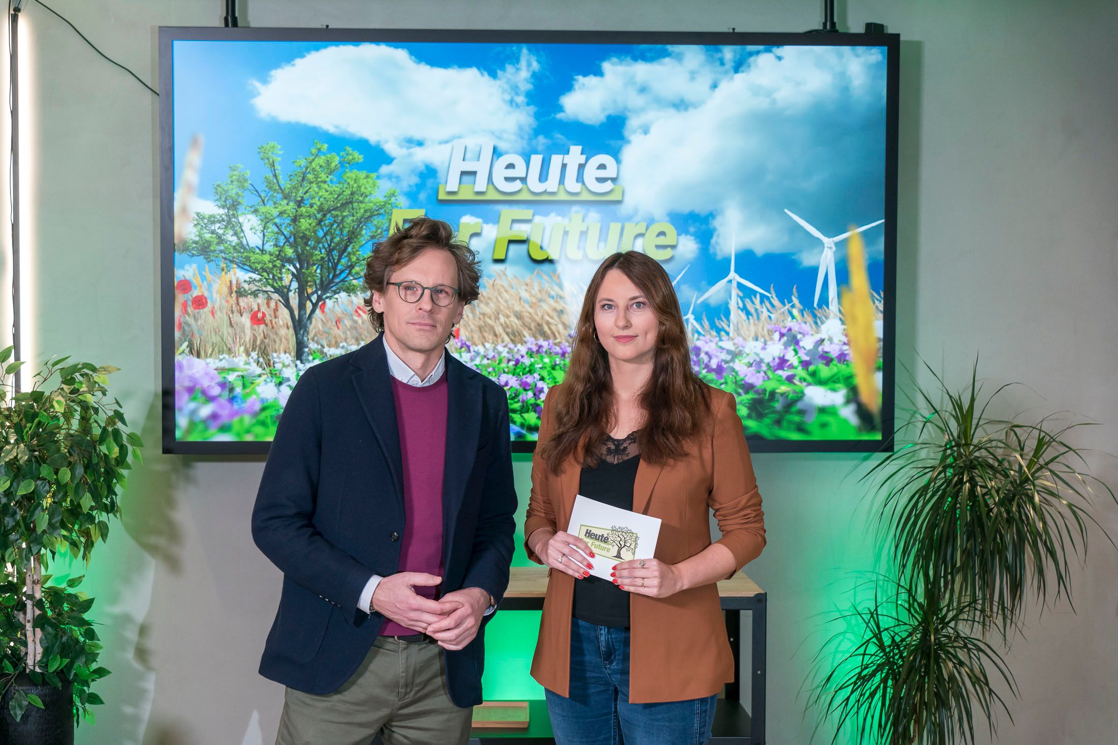 Stadthalle-Chef Matthäus Zelenka mit Amra Durić ("<em>Heute"</em>).