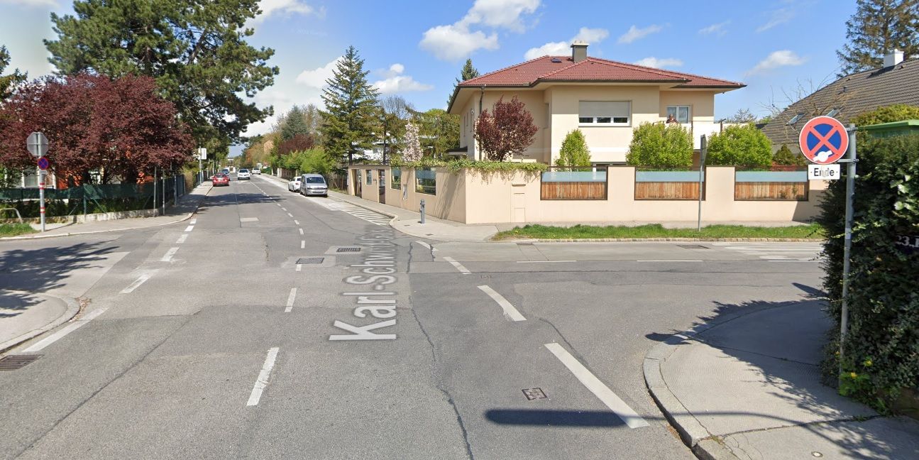 An dieser Kreuzung kam es am Dienstag (28.03.2023) zu einem Verkehrsunfall mit mehreren beteiligten Fahrzeugen, darunter ein Rettungsauto. 