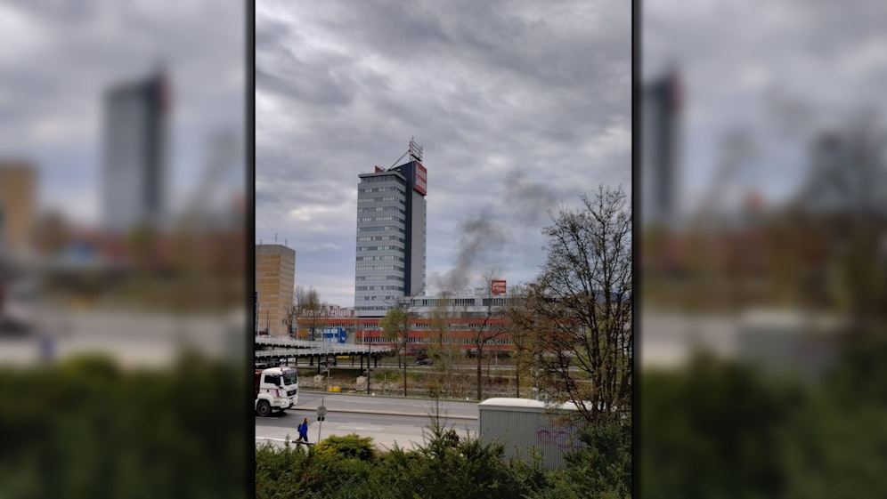 Vor einem Medienhaus kam es in Wien-Döbling zu einem Brand.