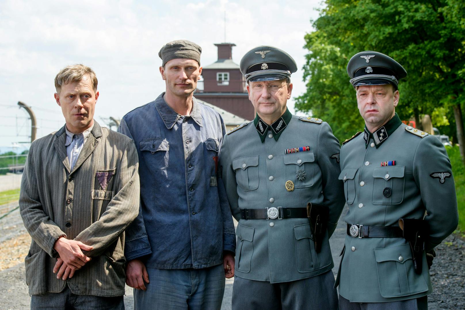 Charakterrollen waren sein Metier: Im Film "Nackt unter Wölfen" (2014) verkörperte Robert Gallinowski&nbsp;(rechts) den SS-Hauptsturmführer Robert Kluttig (mit Andreas Lust, Ulrich Brandhoff und Rainer Bock)