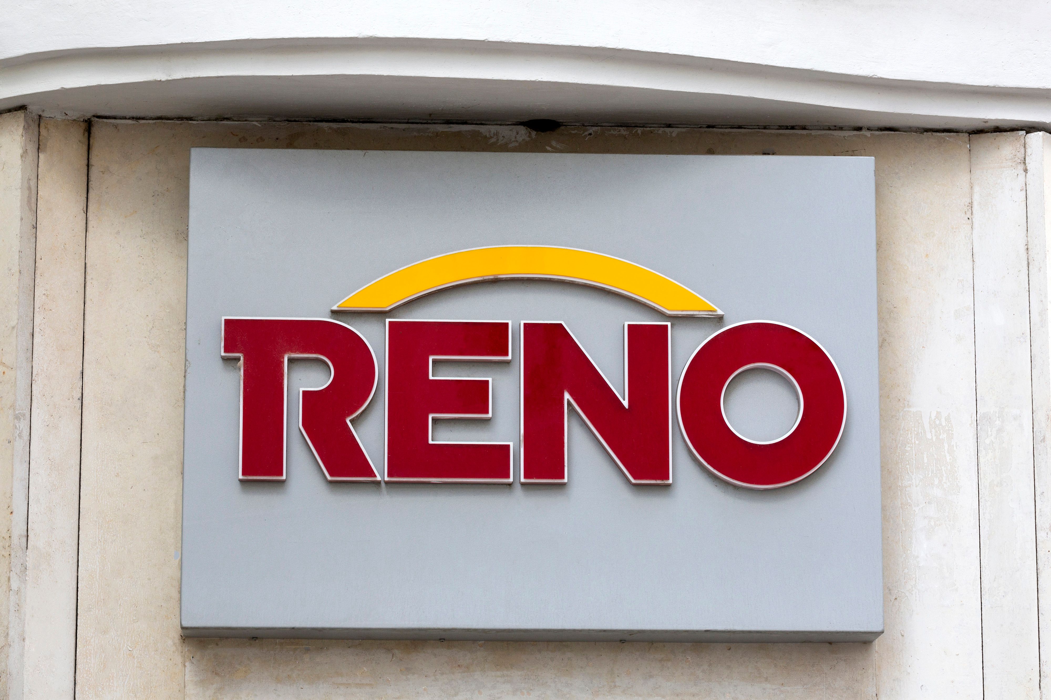 Europaweit sind etwa 300 Filialen von der Insolvenz betroffen.