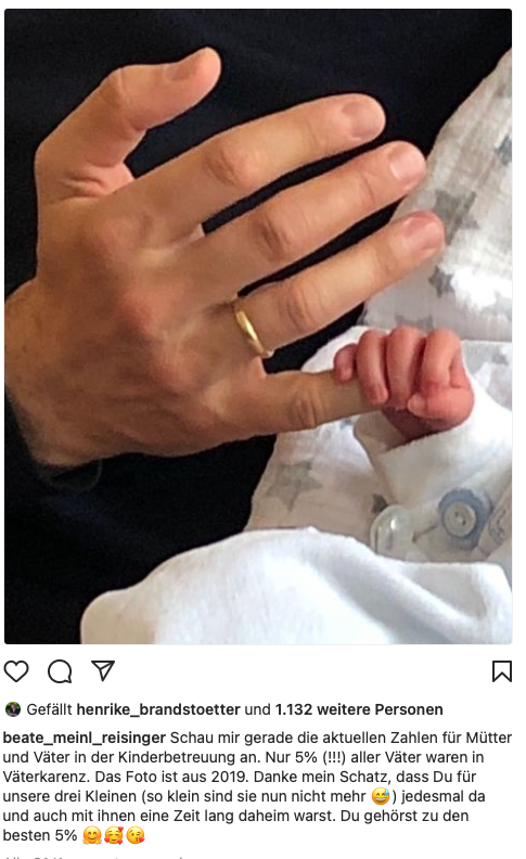 Meinls Ehemann mit Babyhand