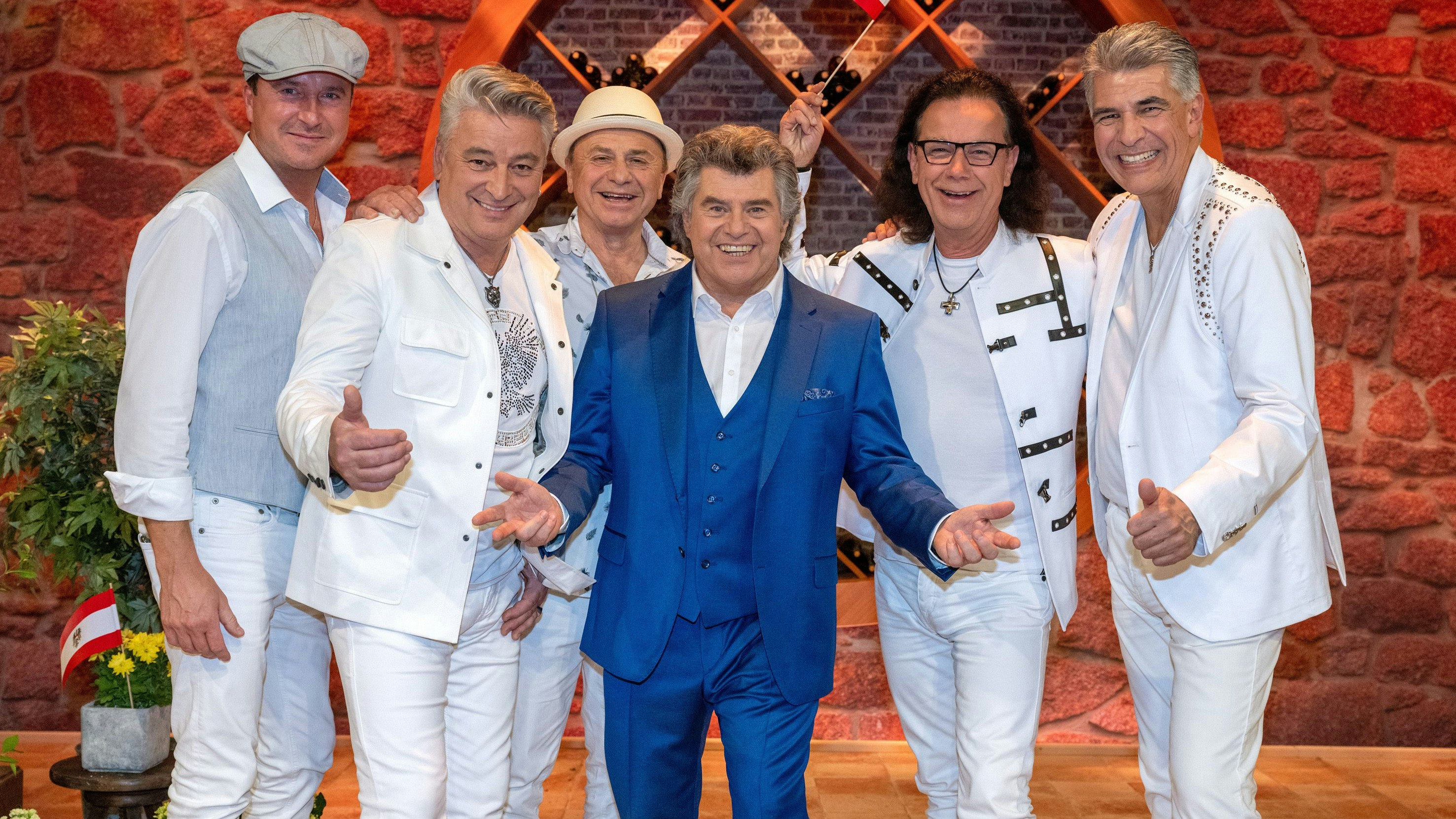 SWR Fernsehen SCHLAGER-SPASS MIT ANDY BORG FOLGE 54, am Samstag (01.04.23) um 20:15 Uhr. Die Paldauer sorgen für ausgelassene Stimmung beim "Schlager-Spaß mit Andy Borg" in der gemütlichen Weinstube. © SWR/Kerstin Joensson, honorarfrei - Verwendung gemäß der AGB im engen inhaltlichen, redaktionellen Zusammenhang mit genannter SWR-Sendung bei Nennung "Bild: SWR/Kerstin Joensson" (S2+). SWR Presse/Bildkommunikation, Baden-Baden, Tel: 07221/929-26868, foto@swr.de