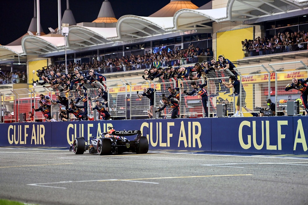 Die Mechaniker dürfen nicht mehr auf den Zaun klettern.