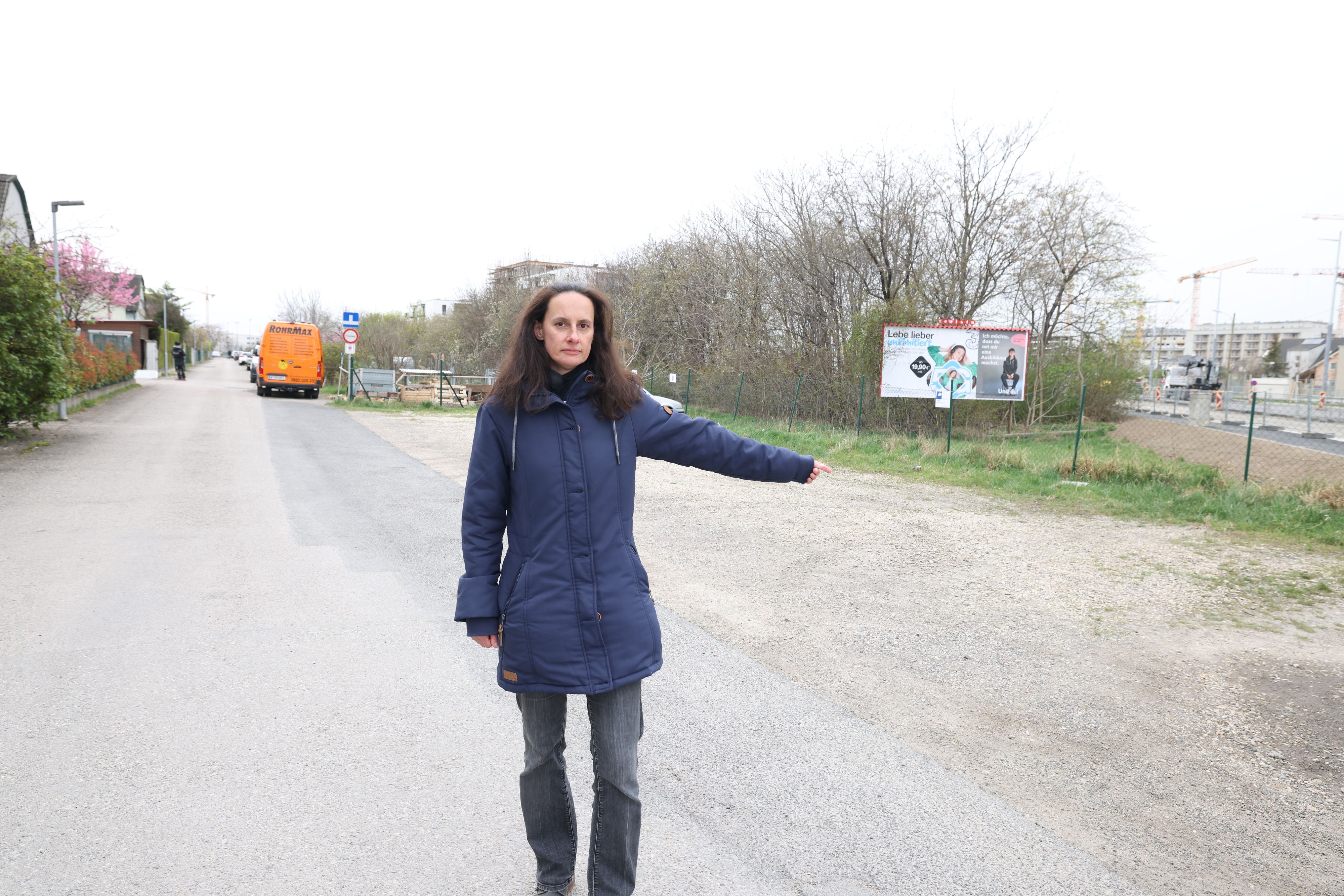 Andrea K. warnt: Kurzes Umdrehen auf diesem Parkplatz in der Walter-Zemann-Gasse hat sie fast 500 Euro gekostet.