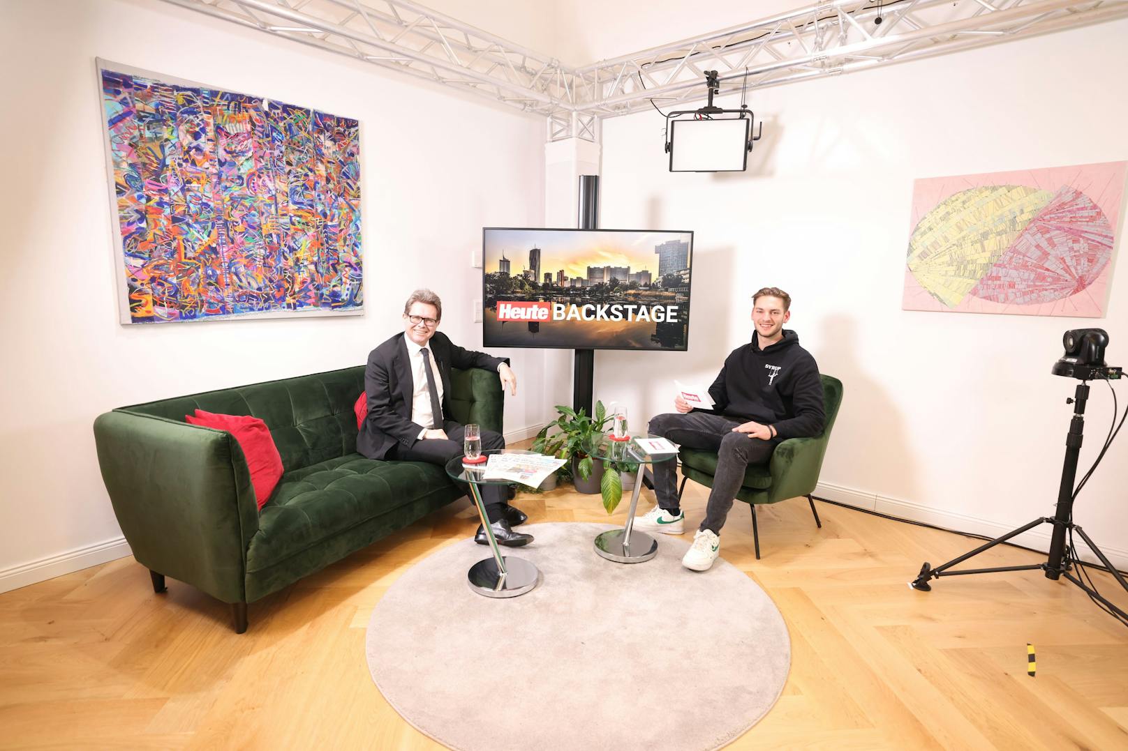 Martin Polaschek nahm auf der grünen Couch im "Heute"-Studio Platz.