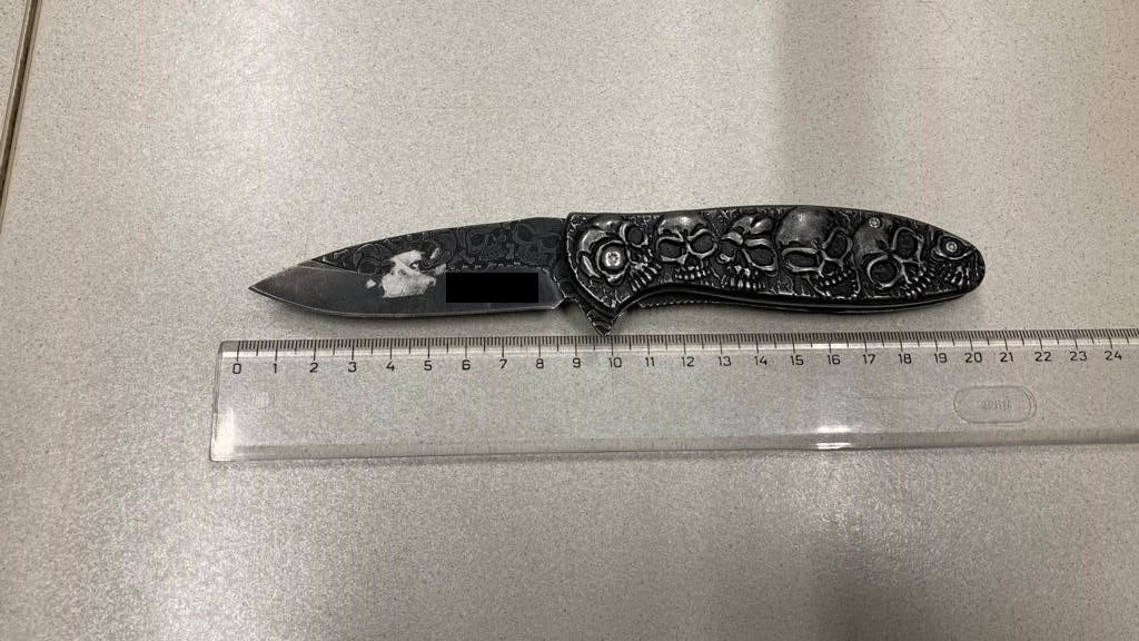 Mit diesem Klappmesser wurde der Türsteher bedroht.