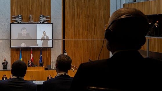 Wolodimir Selenski hielt am 30. März 2023 erstmals eine virtuelle Rede vor dem österreichischen Parlament.
