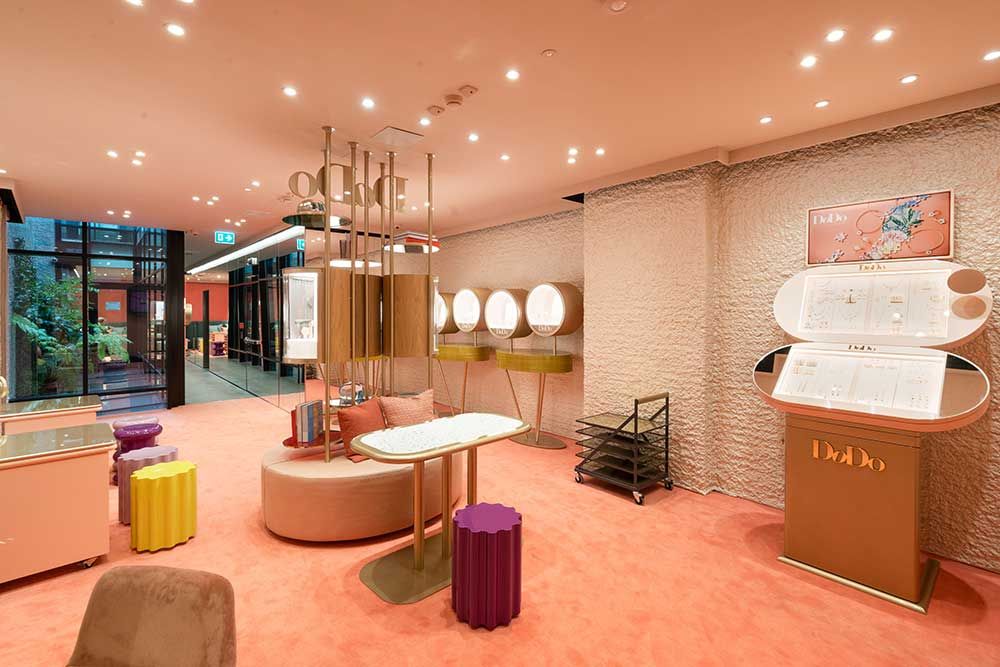 Die junge Marke von Pomellato, DoDo, eröffnete ihren größten Store in der Mailänder Innenstadt.