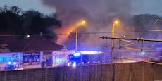 Großbrand in Wiener Haus – Straße komplett verraucht
