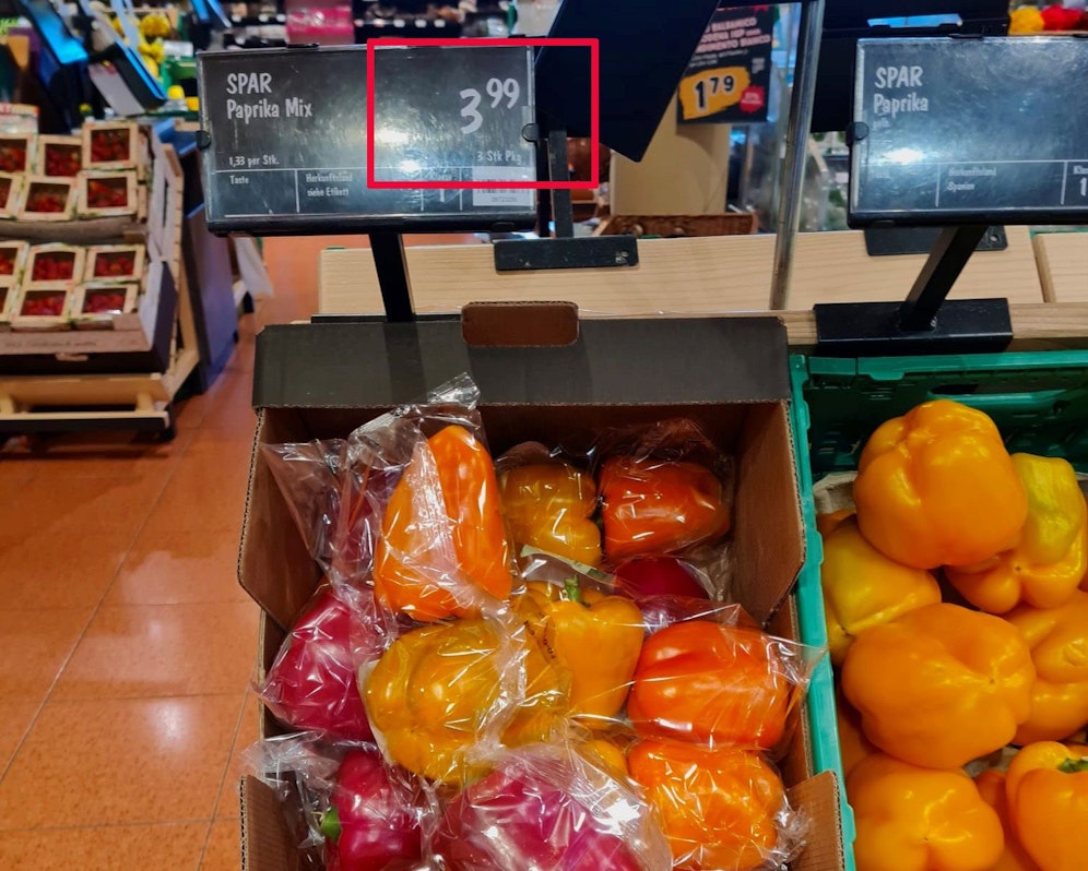 Drei Paprika kosten 3,99 Euro, ein einzelner schon 1,69 Euro.