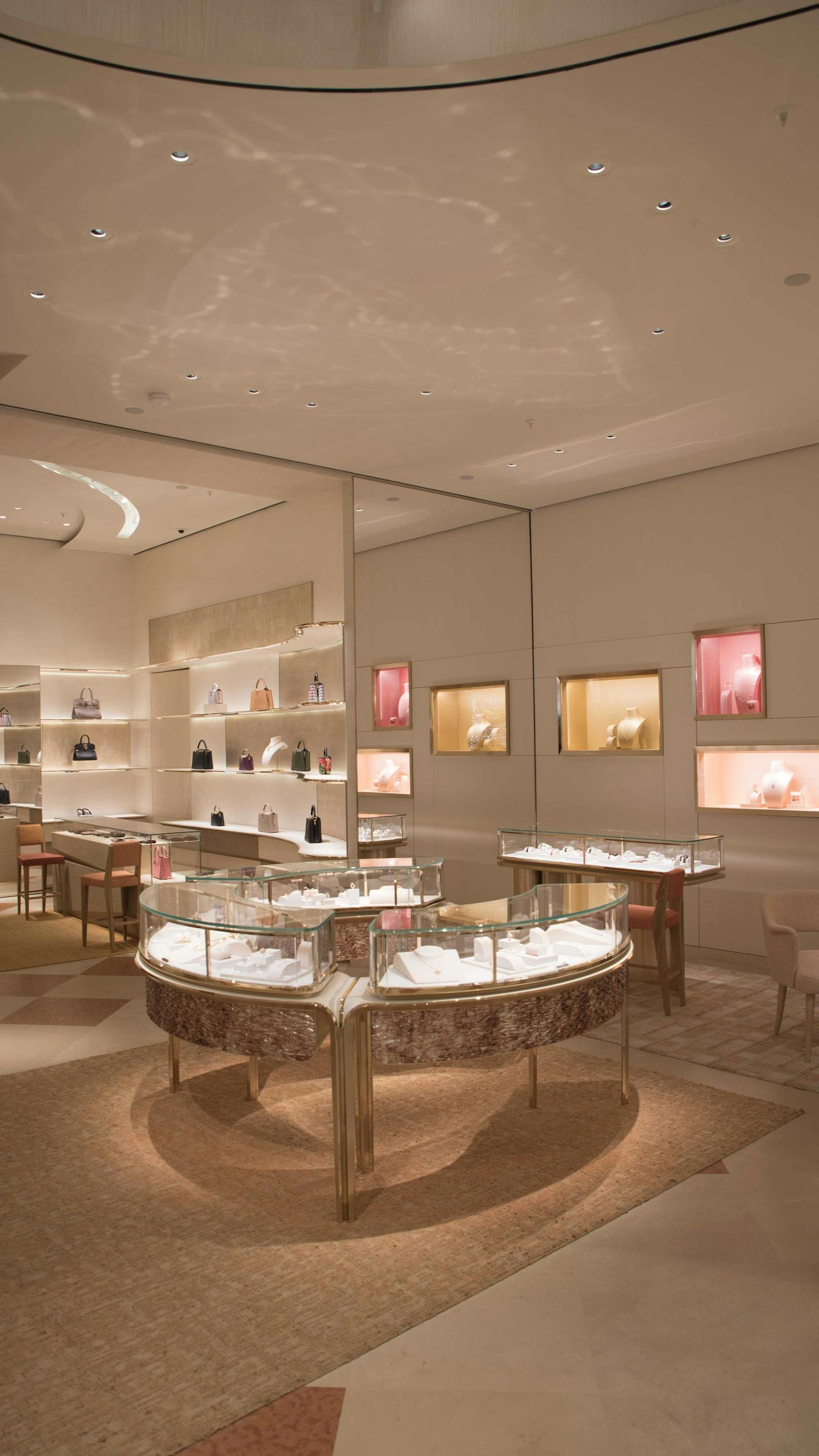 Louis Vuitton's Flagshipstore in der Wiener Innenstadt bietet die neuesten Kollektionen der Luxusmarke - inklusive der Möbellinie "Objets Nomades".&nbsp;