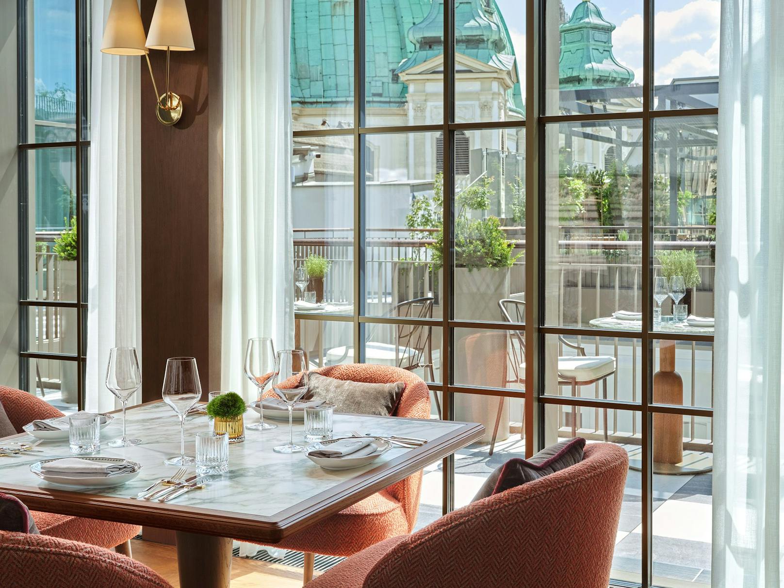 Die Neue Hoheit thront auf dem&nbsp;Rosewood Vienna Hotel&nbsp;am Tuchlauben 4.