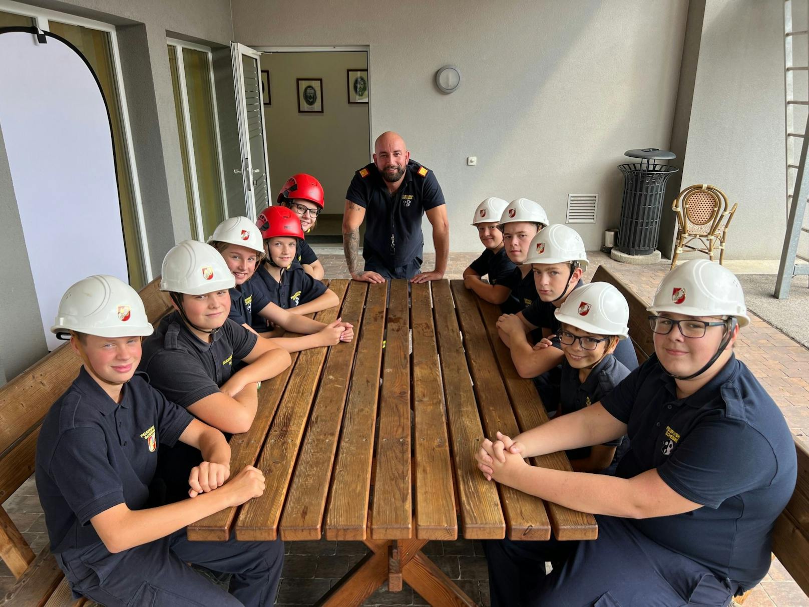 Die Feuerwehrjugend hatte viel Spaß mit dem Sänger und Schauspieler.