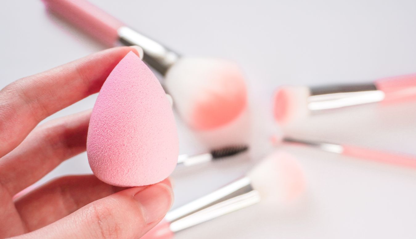 Wenn Beauty-Produkte deine Leidenschaft sind, dann kennst du dich bestimmt mit der richtigen Verwendung dieser Schminkartikel und Accessoires aus.