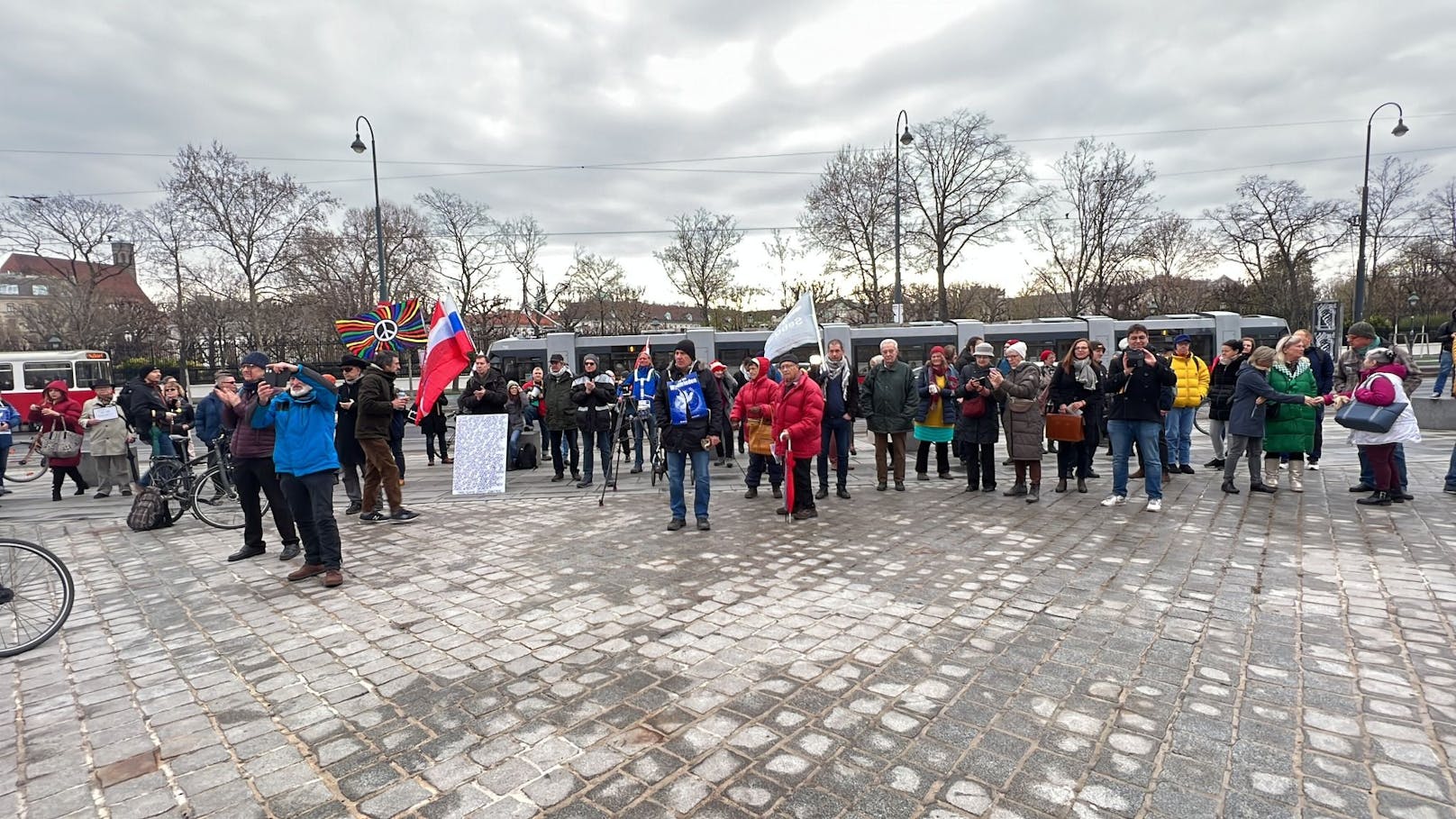 Proteste vor Parlament gegen Wolodimir Selenksi-Rede