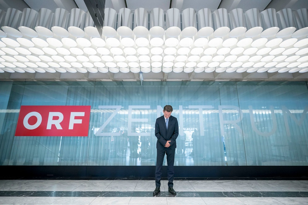 Der ORF wird ab 2024 mit deutlich weniger Geld das Auslangen finden müssen. Aber ausgerechnet fürs Sparen gibt es Extra-Geld.