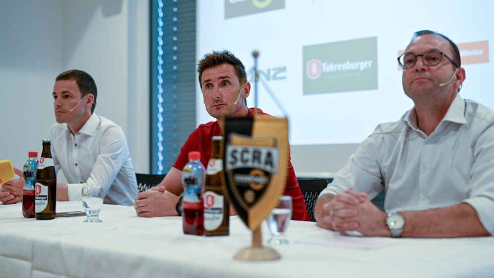 Miroslav Klose wurde vor dem Start der Qualifikationsgruppe entlassen. 