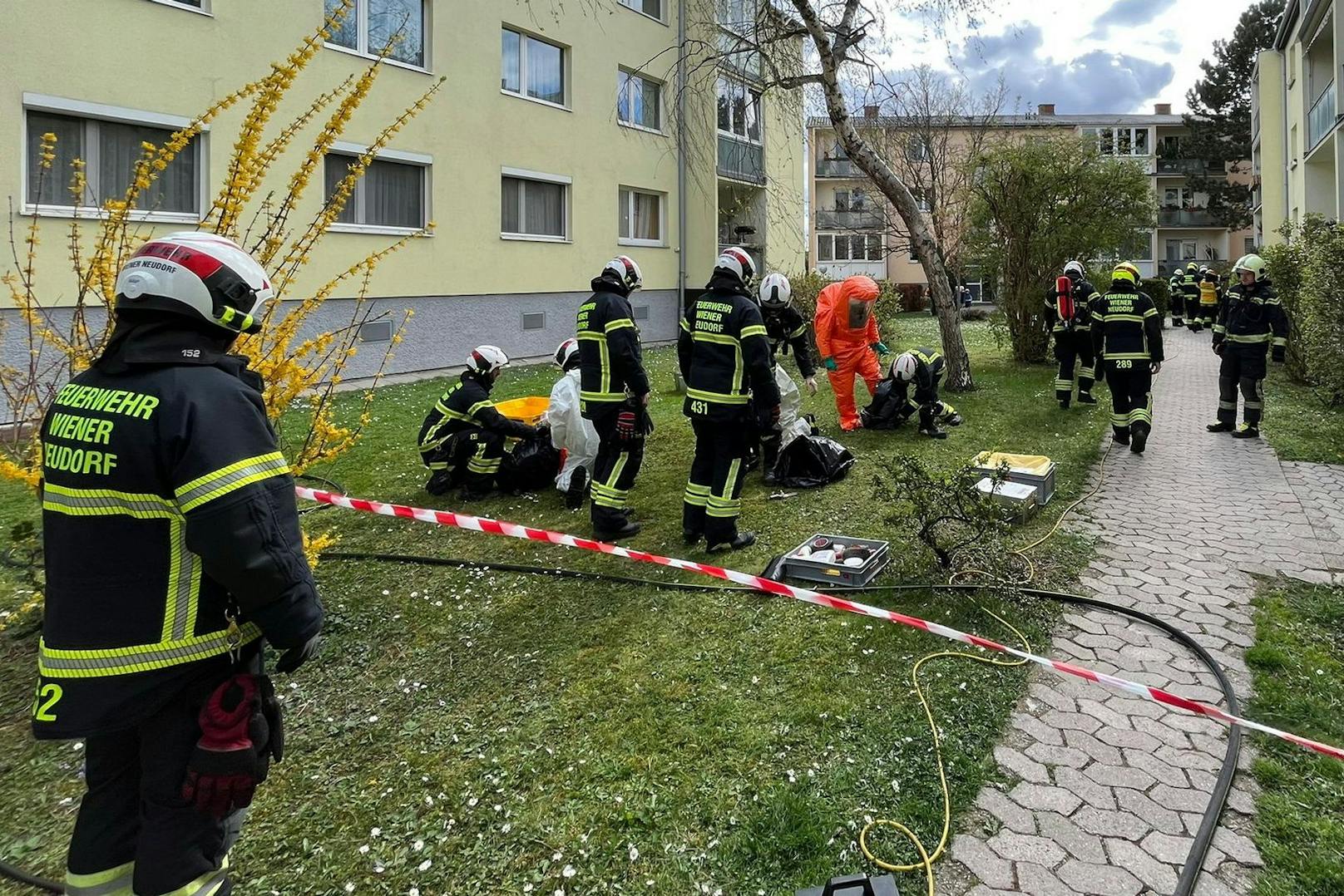 Die Feuerwehr in Wiener Neudorf wurde am Samstag zu einem schwierigen Einsatz gerufen.