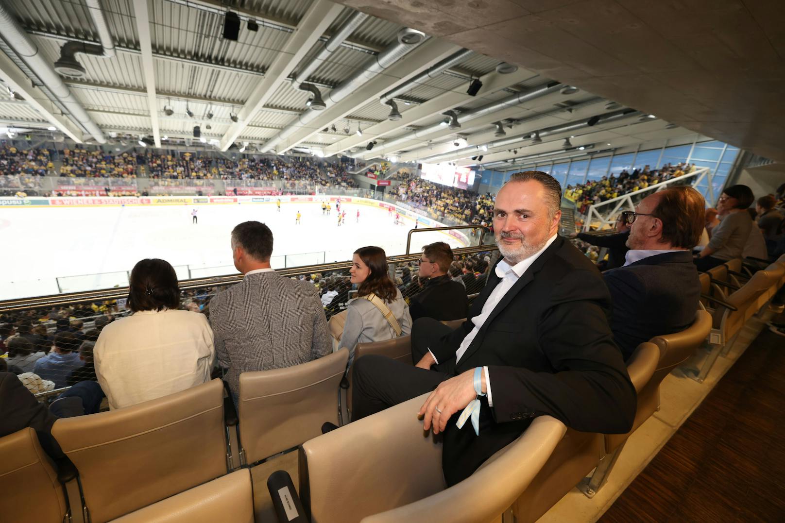 Hans Peter Doskozil litt mit den Caps in der Viertelfinal-Partie mit ...