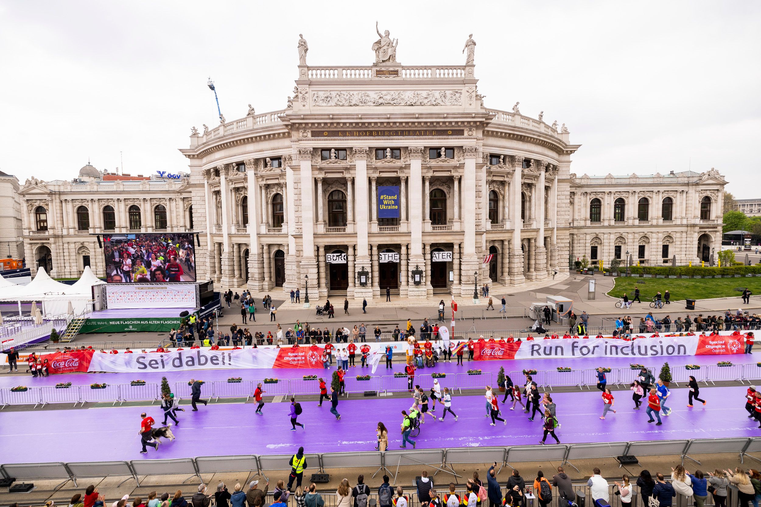 Das Burgtheater ist der Start- und Zielpunkt des Coca-Cola Inclusion Run 2023
