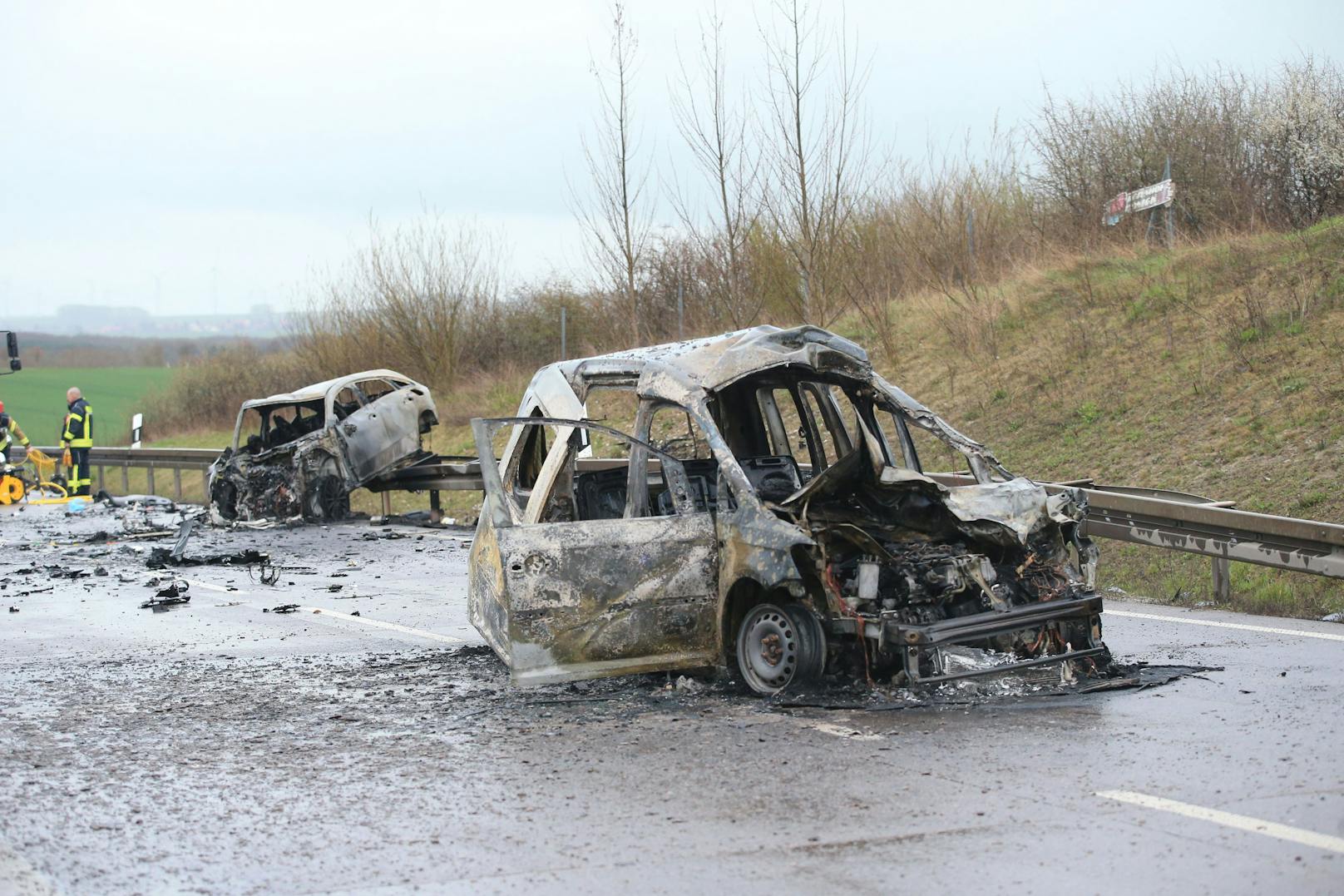 Bei dem verheerenden Crash in Deutschland kamen sieben Personen ums Leben.