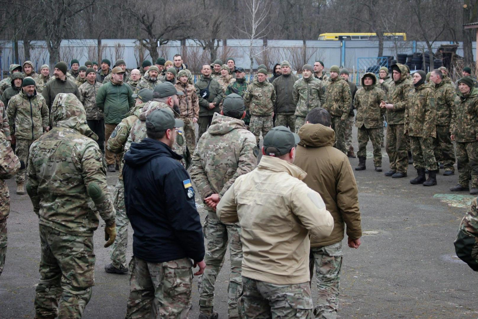 "Die Ausbildung für leichte Infanterie liegt nach dem NATO-Standard bei 124 Tagen. Bei uns …