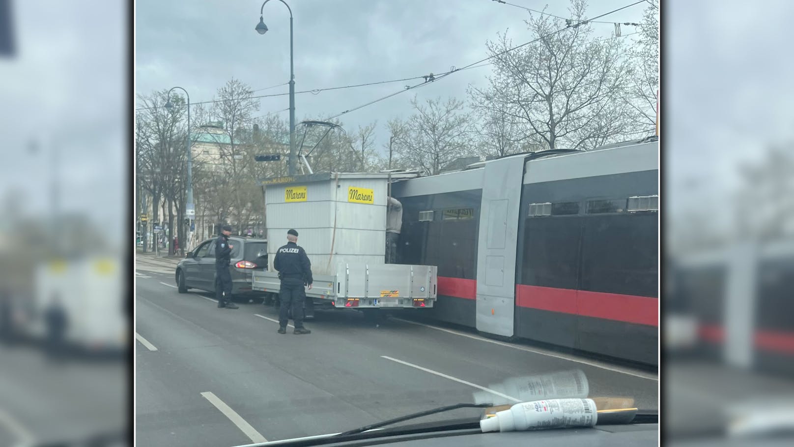 Ein kurioser Unfall sorgte in der Wiener City für eine Verkehrsverzögerung.