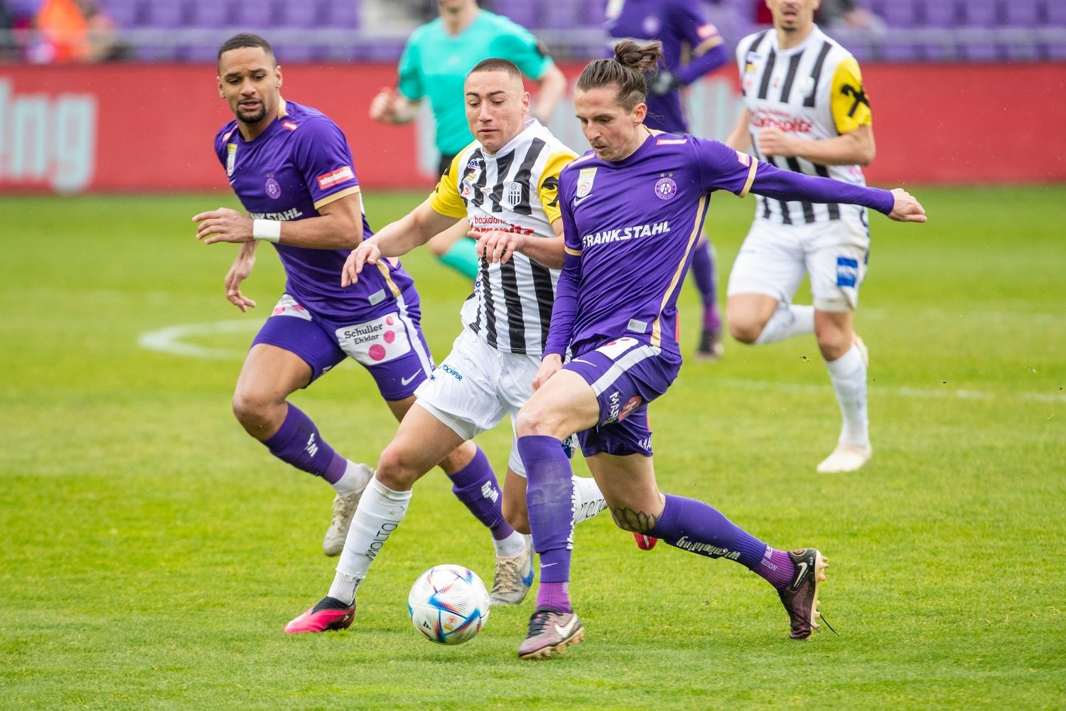 Der LASK kämpft sich nach Rückstand in Wien zurück.