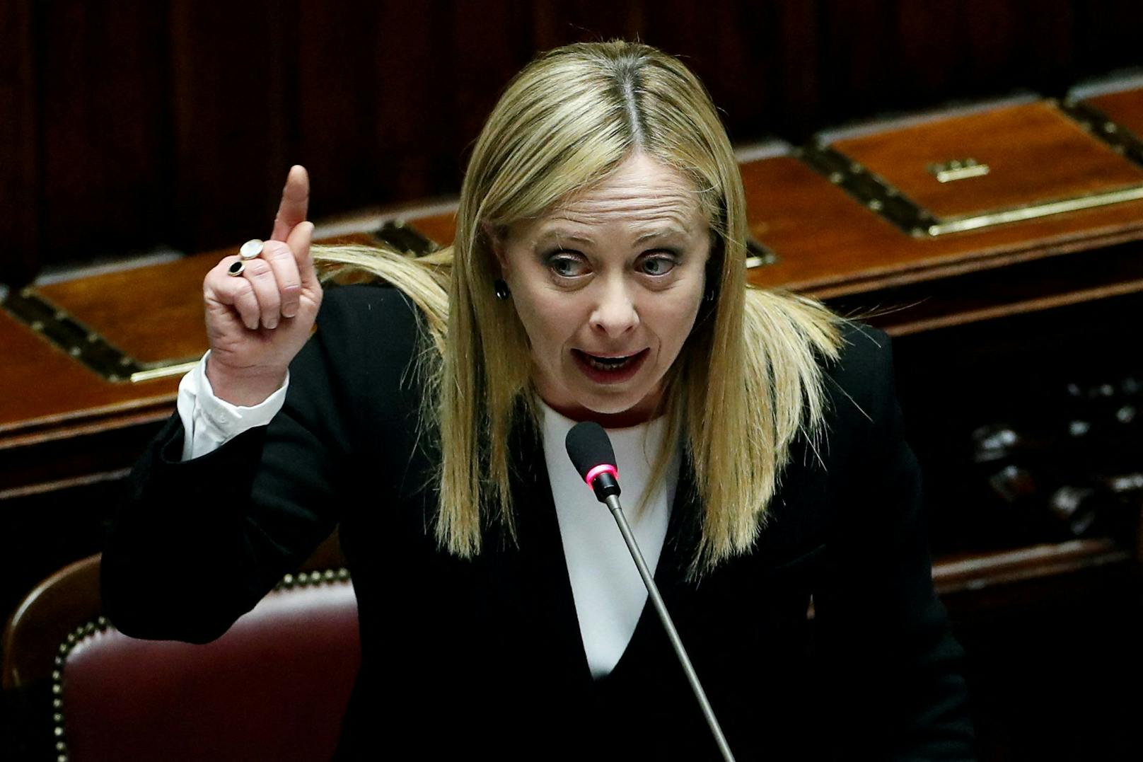 Italiens Ministerpräsidentin Giorgia Meloni und ihre Partei wollen harte Strafen für das falsche aussprechen italienischer Wörter.