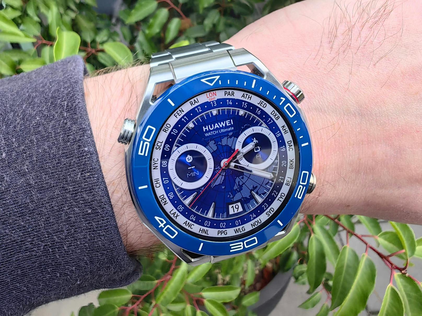 Die Huawei Watch Ultimate bekommt zum Start speziell angepasste Watch Faces spendiert.