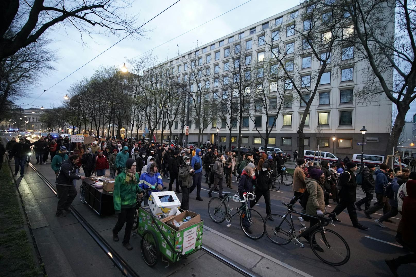 Bei der "Gas"-Demo kam es zu Zusammenstößen zwischen Polizei und Aktivisten. Die Beamten setzten dabei Pfefferspray ein. 