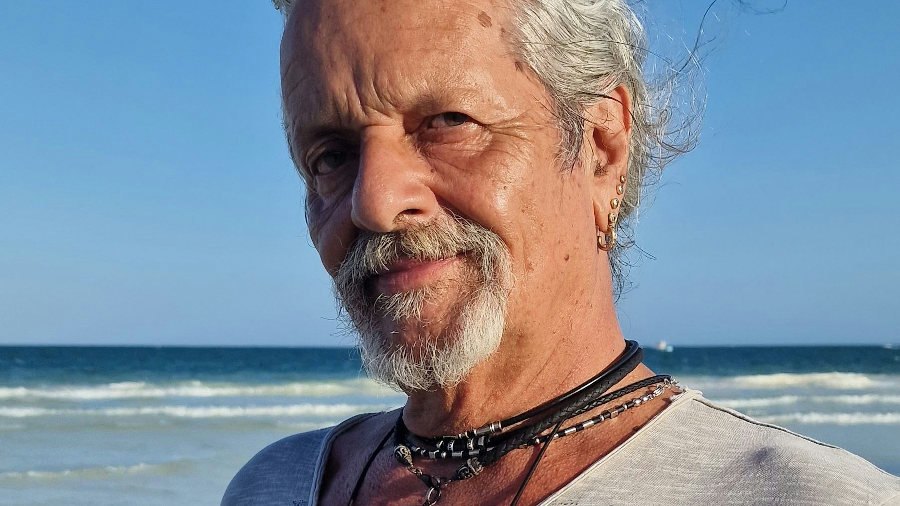 "Herz auf Reisen" erscheint am Donnerstag, Josef Spitzers 70. Geburtstag.