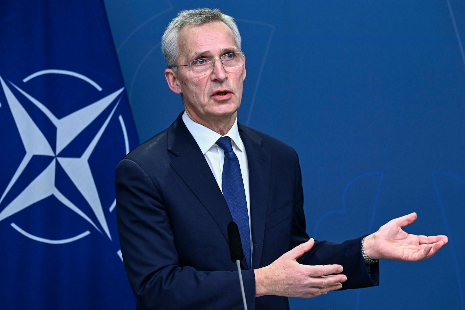 Nato-Generalsekretär Jens Stoltenberg verkündete am Montagmittag, dass Finnland morgen, Dienstag, offiziell als 31. Mitglied in die Nato aufgenommen wird.