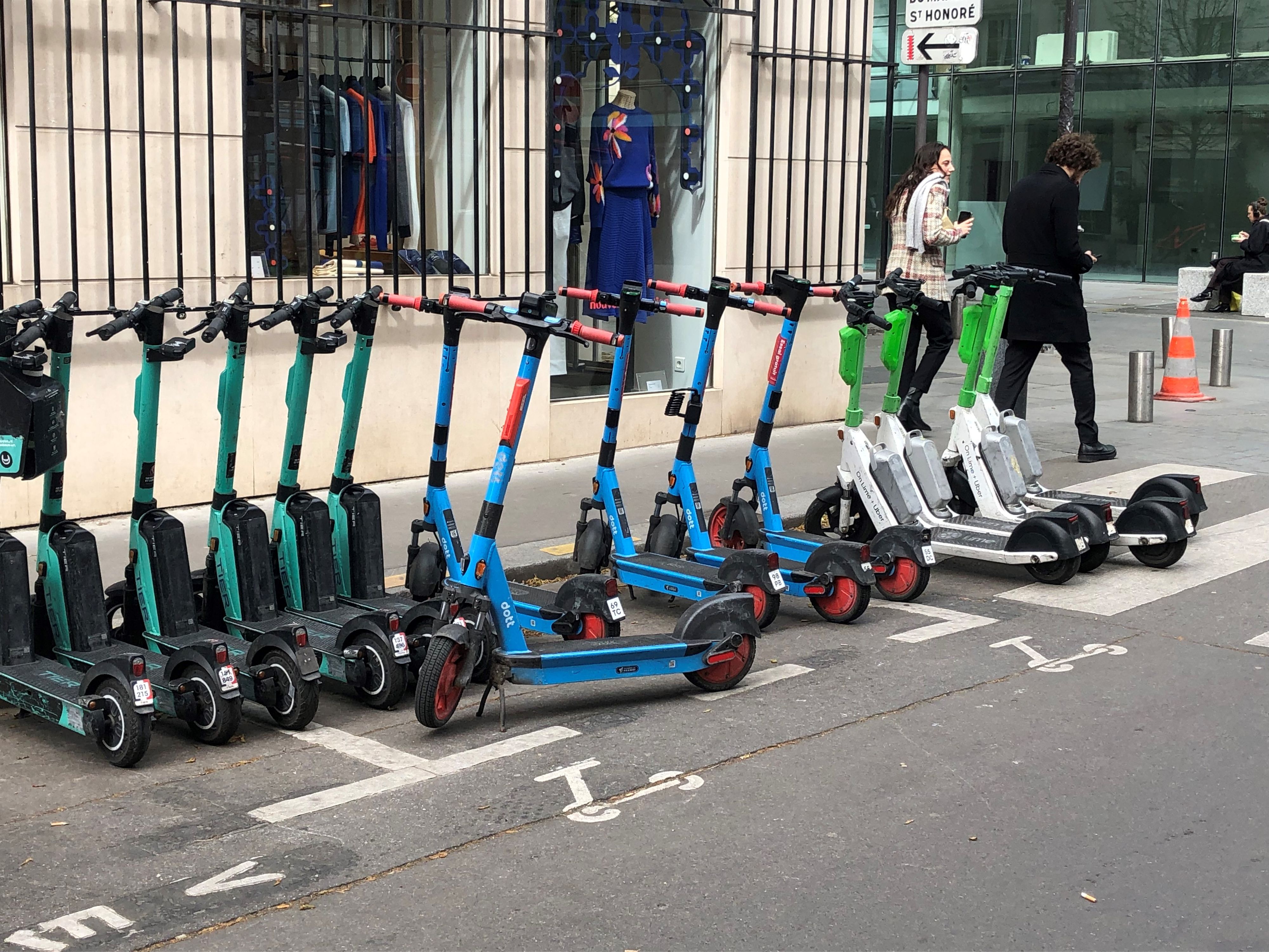 Paris hat am Sonntag für ein Verbot des E-Scooter-Verleihs in der Stadt gestimmt. 