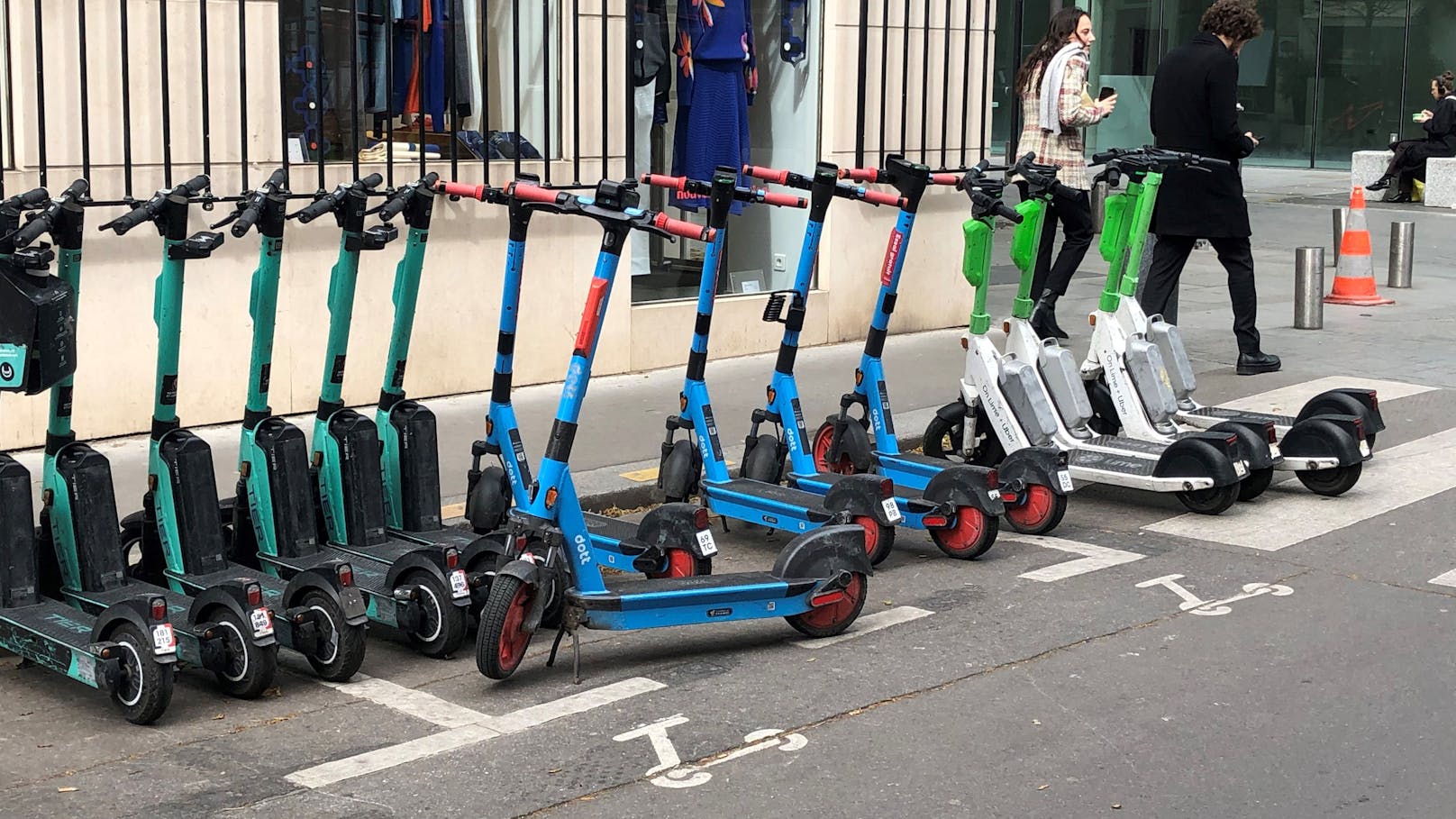 Paris hat am Sonntag für ein Verbot des E-Scooter-Verleihs in der Stadt gestimmt. 