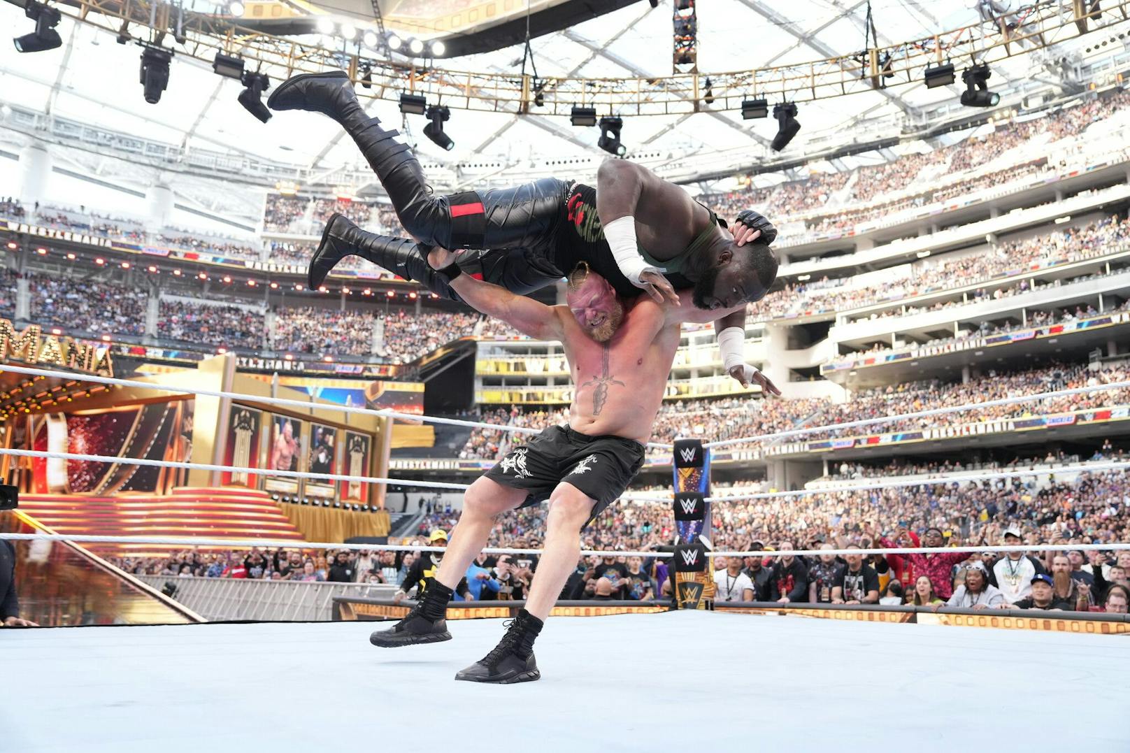 Brock Lesnar gegen Omos
