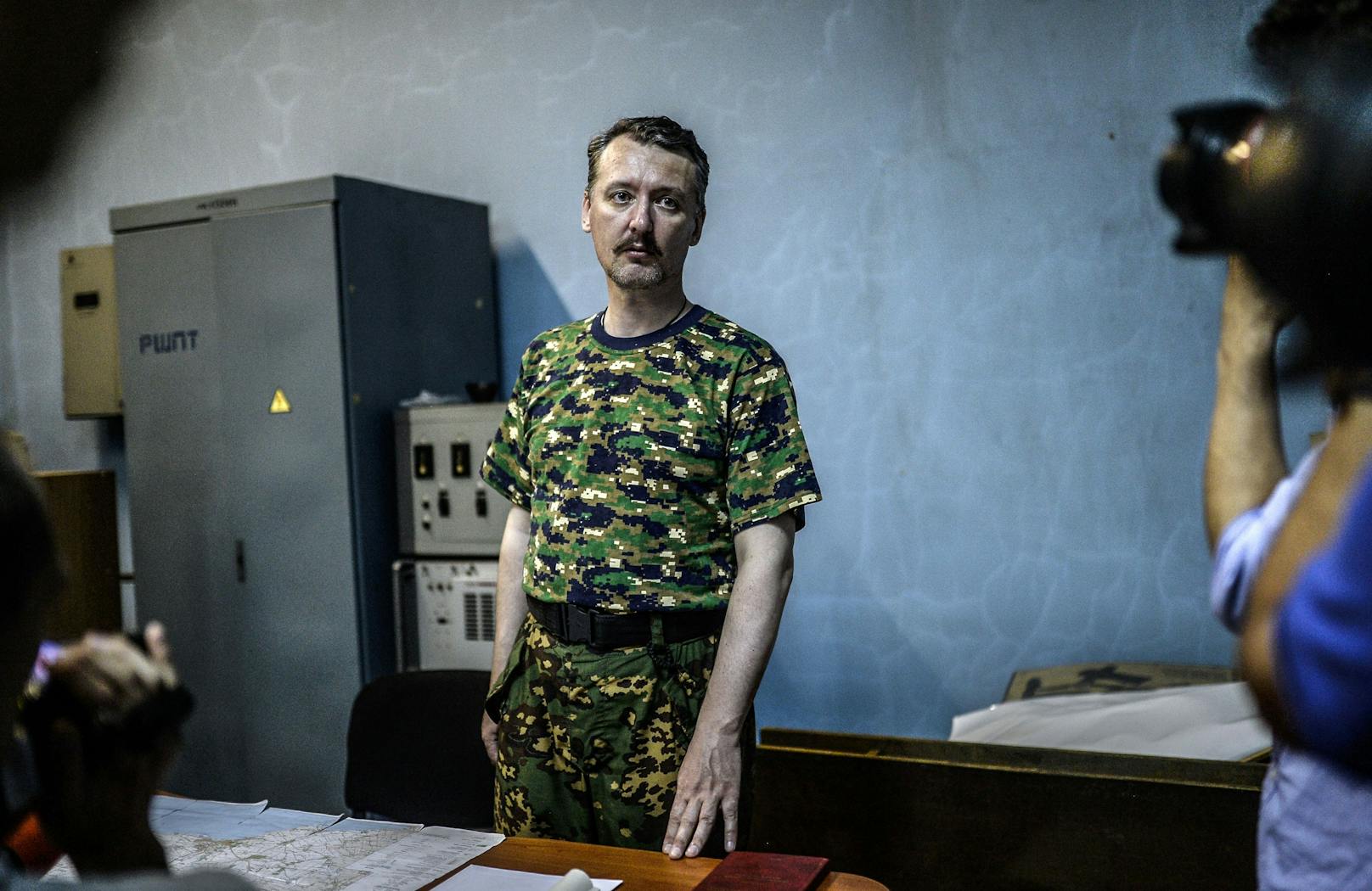 Seither ist Girkin international zur Fahndung ausgeschrieben. Die Ukraine fahndet mit einem Kopfgeld nach ihm wegen des Vorwurfs von Kriegsverbrechen.