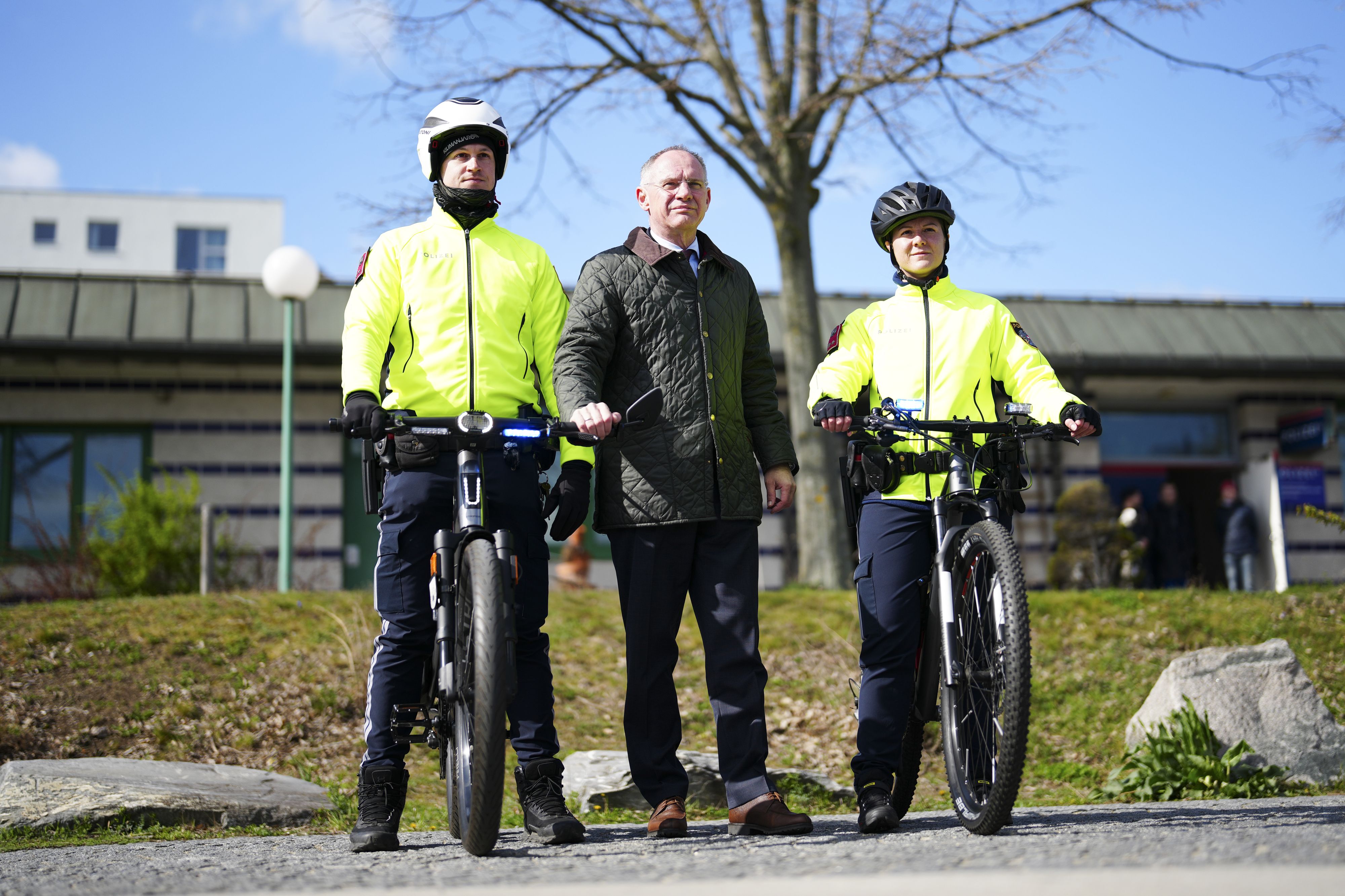 Gerhard Karner stockt die Fahrradpolizei in Österreich auf.