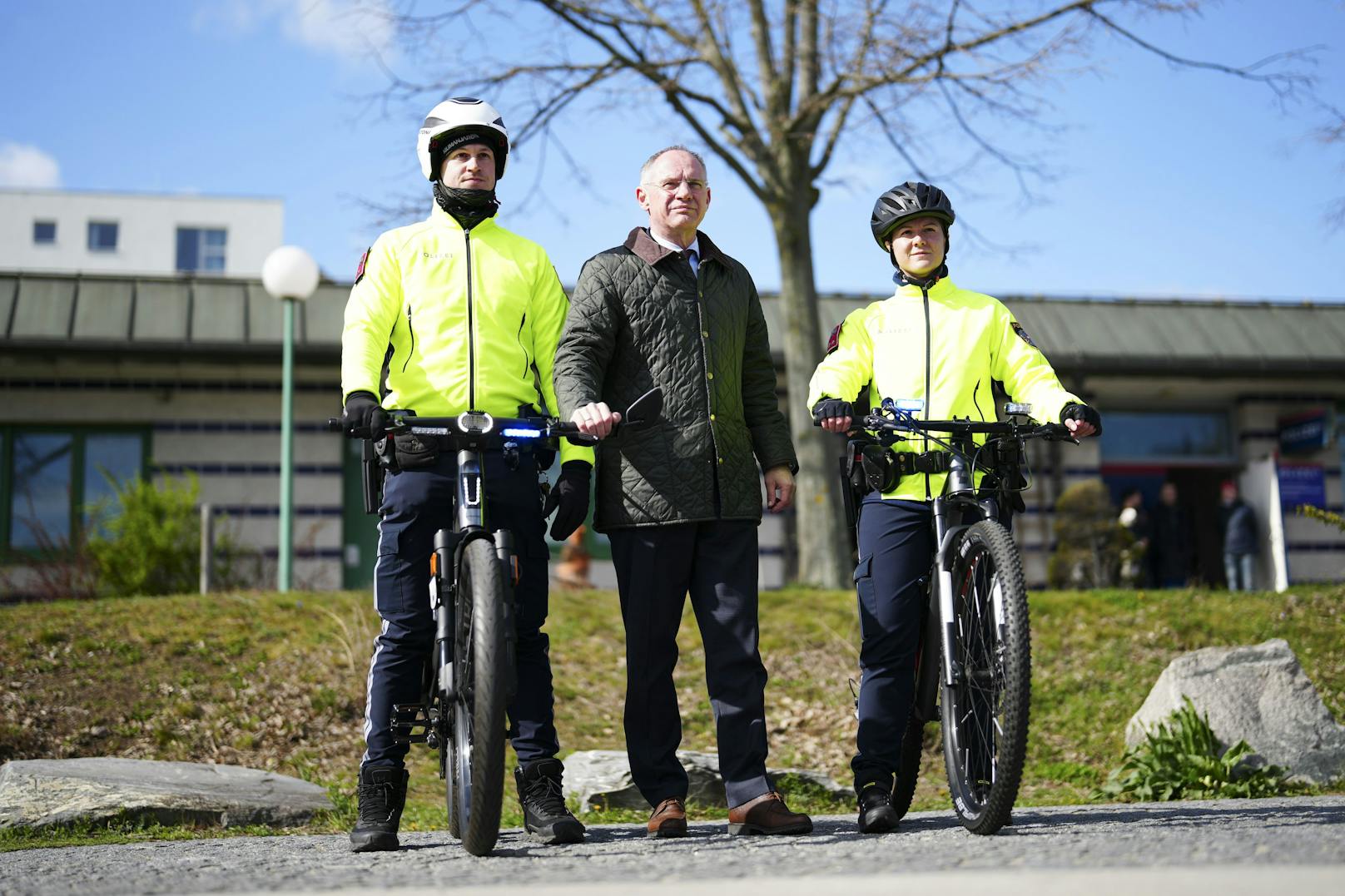 Gerhard Karner stockt die Fahrradpolizei in Österreich auf.