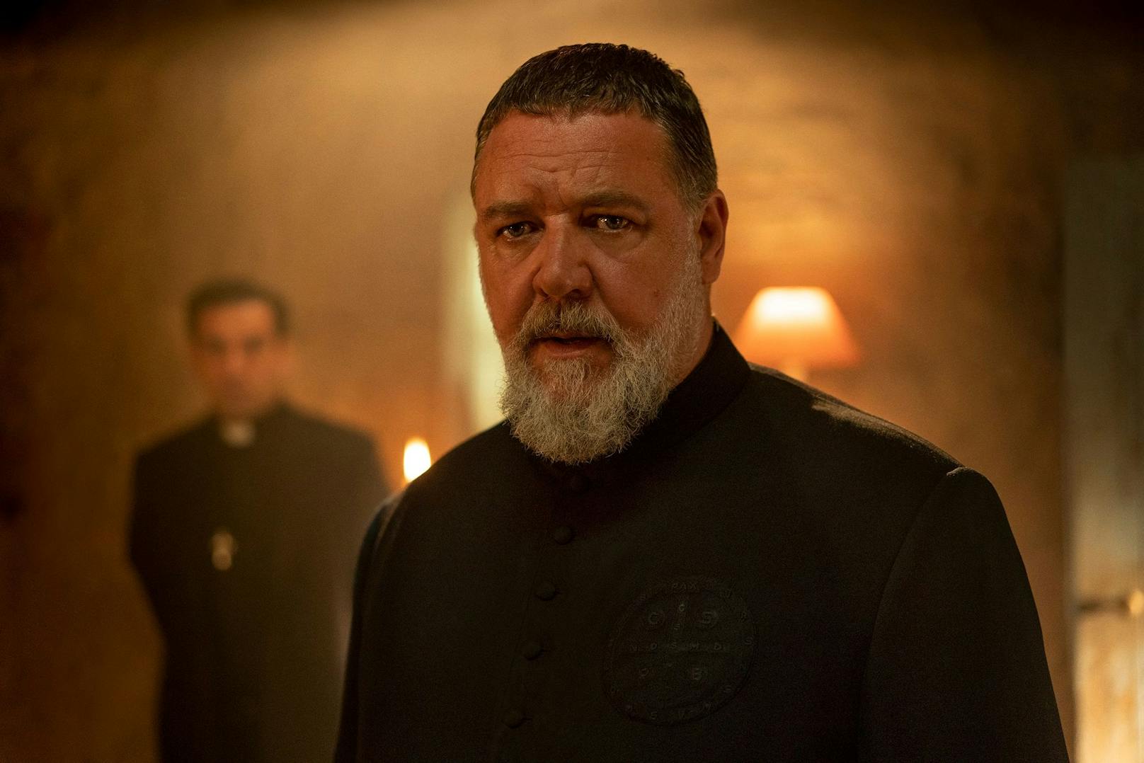 Gabriele Amorth (gespielt von Russell Crowe) ist der Chef-Exorzist des Vatikans:&nbsp; Im Film "The Pope's Exorcist" geht er einem besonders schaurigen Fall nach.