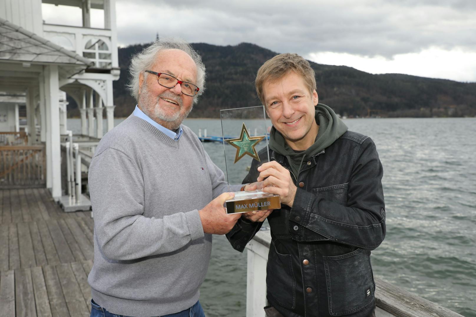 Hausherr Hans-Werner Frömmel der den "Werzers Award" an Max Müller übergab