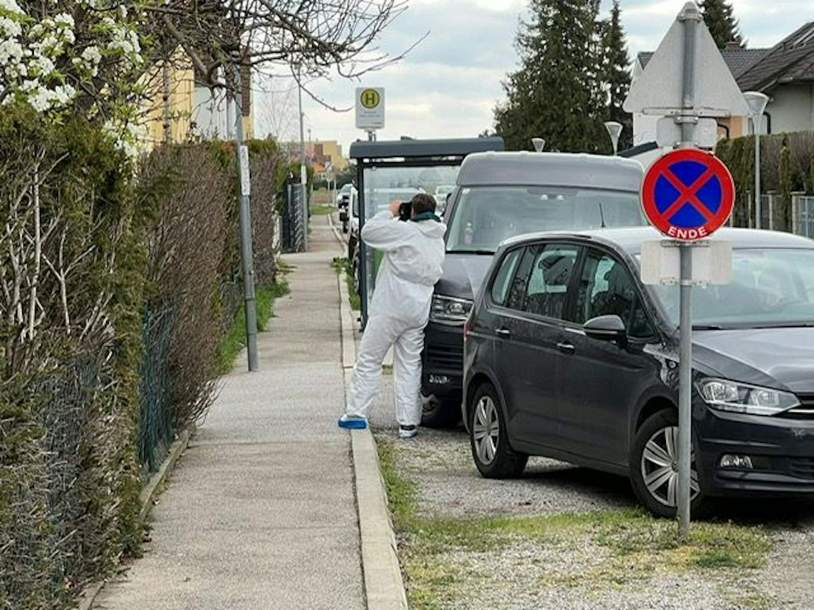 Spurensicherung in der Albert-Sever Straße.