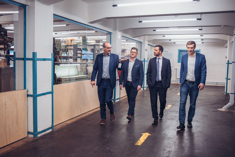 Die Landesparteivorsitzenden Michael Lindner (2.v.l.), Georg Dornauer (2.v.r.) und Sven Hergovich (1.v.r.). David Egger fehlte wahlkampfbedingt.