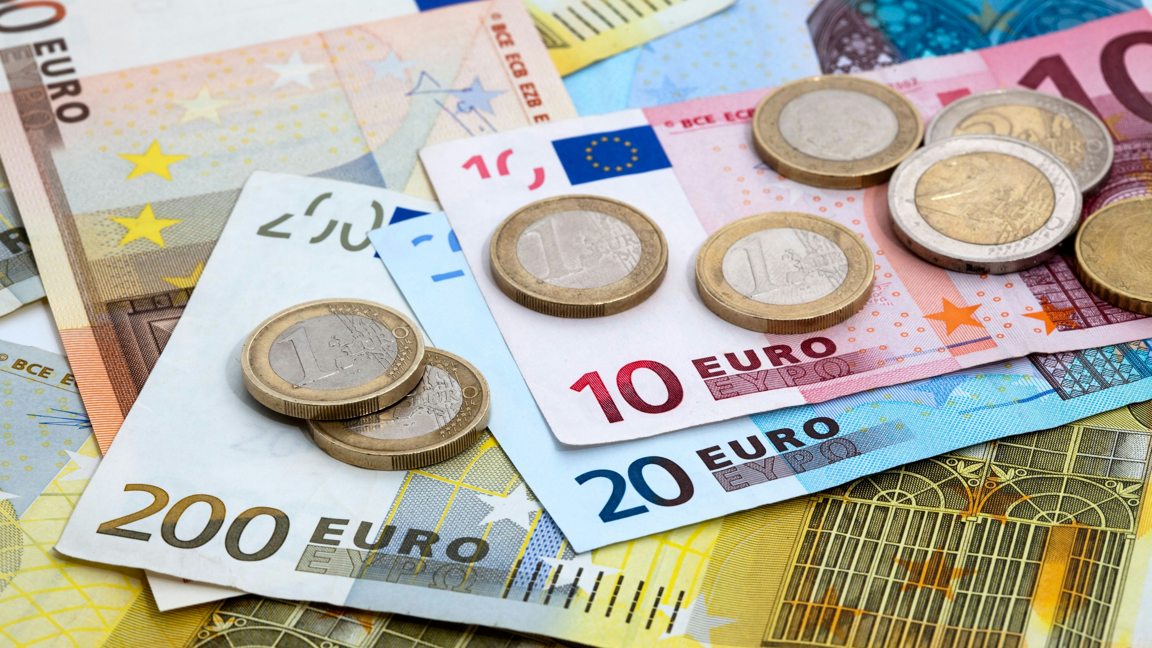 euro bills and coins