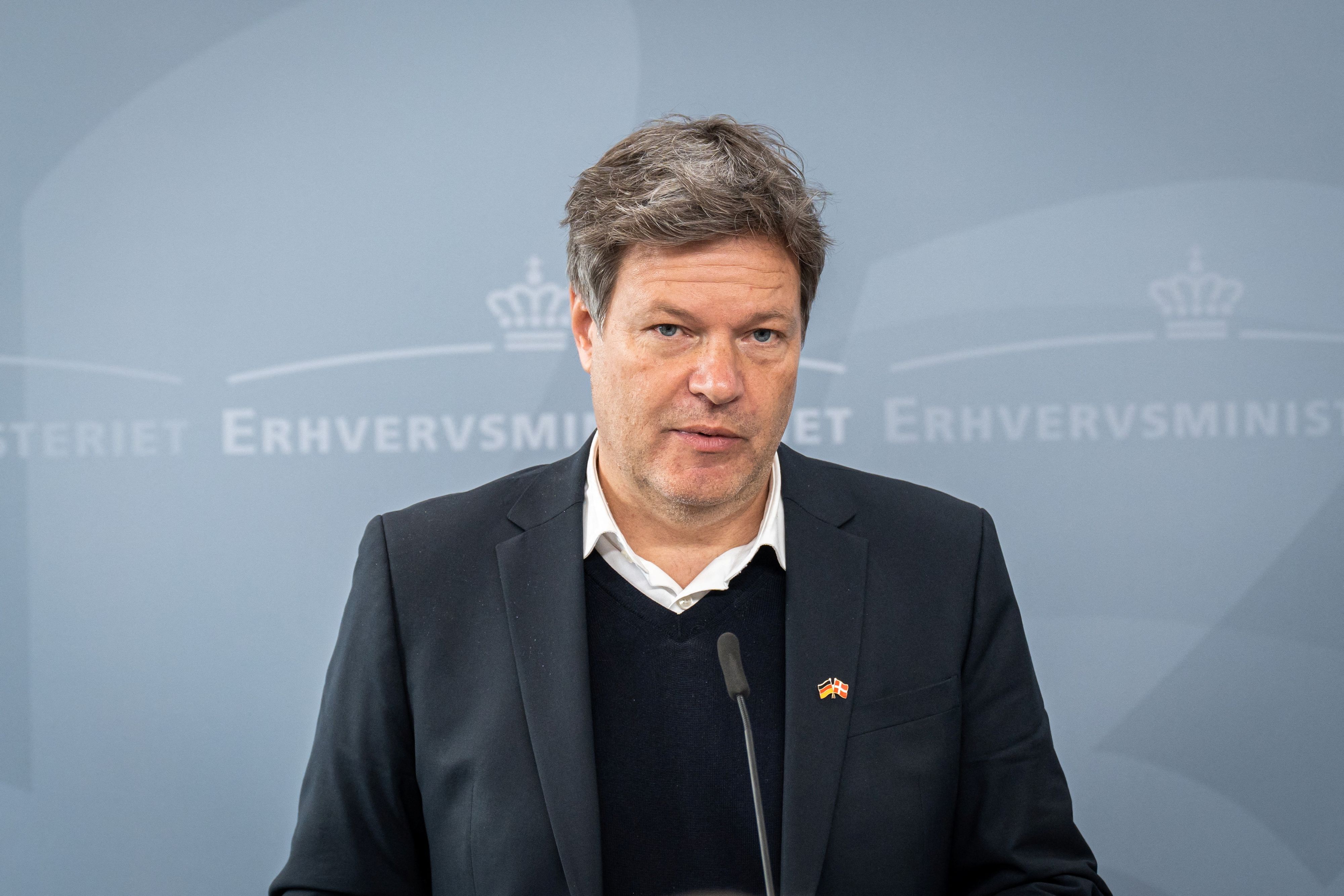 Der deutsche Vizekanzler Rober Habeck sucht nach Ursachen für die schwächelnde Wirtschaft.