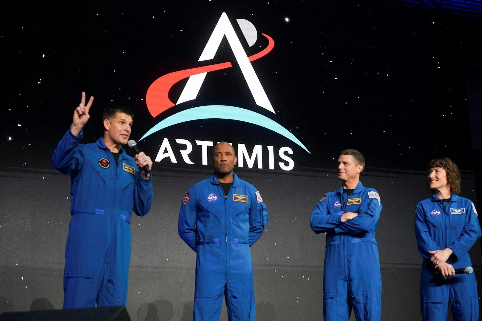 Drei US-Astronauten und ein Kanadier sollen im kommenden Jahr im Rahmen der Artemis-Mission den Mond umrunden.