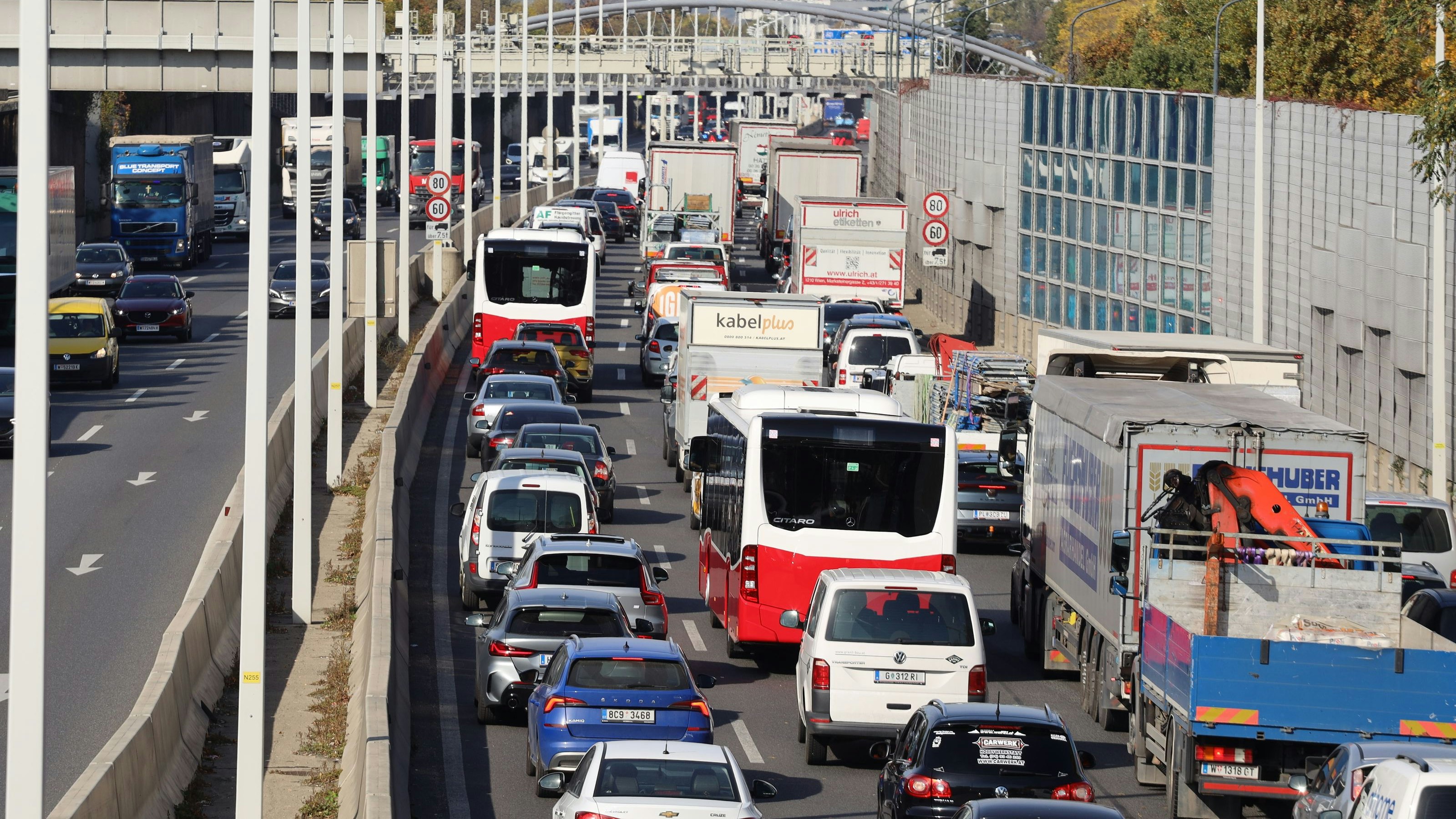 Auf der Donauuferautobahn sind ab Donnerstagabend Staus möglich.