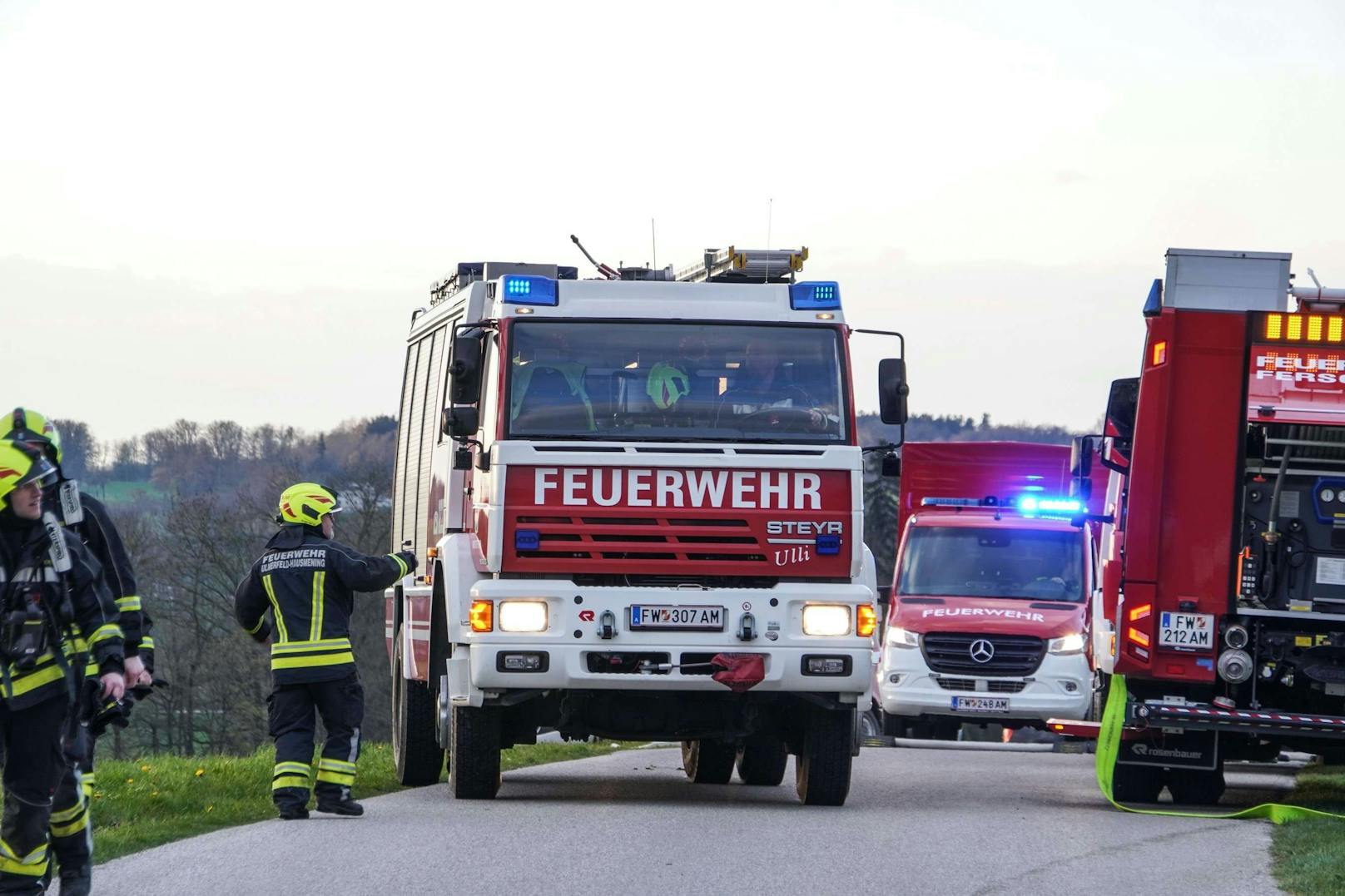 Großbrand in NÖ: Die Feuerwehr im Einsatz